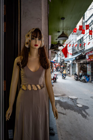 I see mannequins everywhere